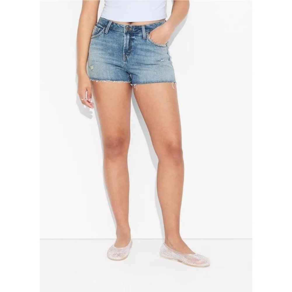 Wild Fable Med Wash Mid Rise Denim Shorts Distressed Cut Off EasyRigid Size 8